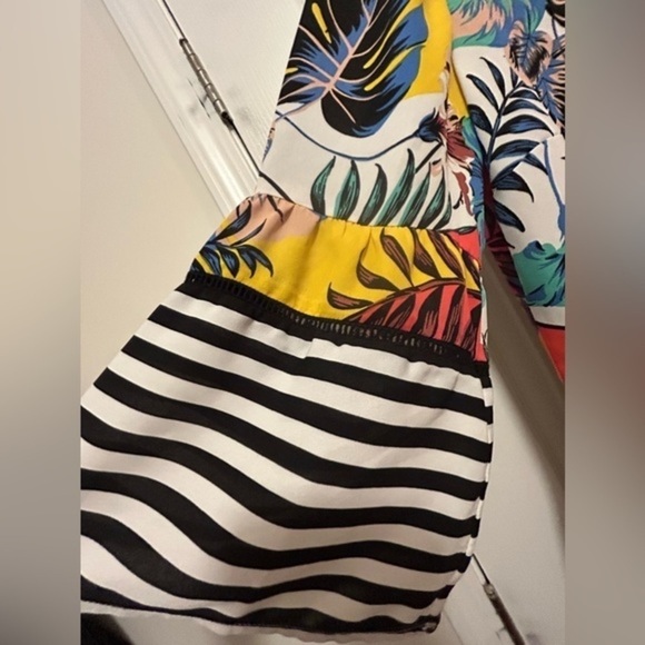 Valerie Stevens Tropical Stripe Boho Top With bell sleeves Women’s S preppy EUC - Picture 10 of 13